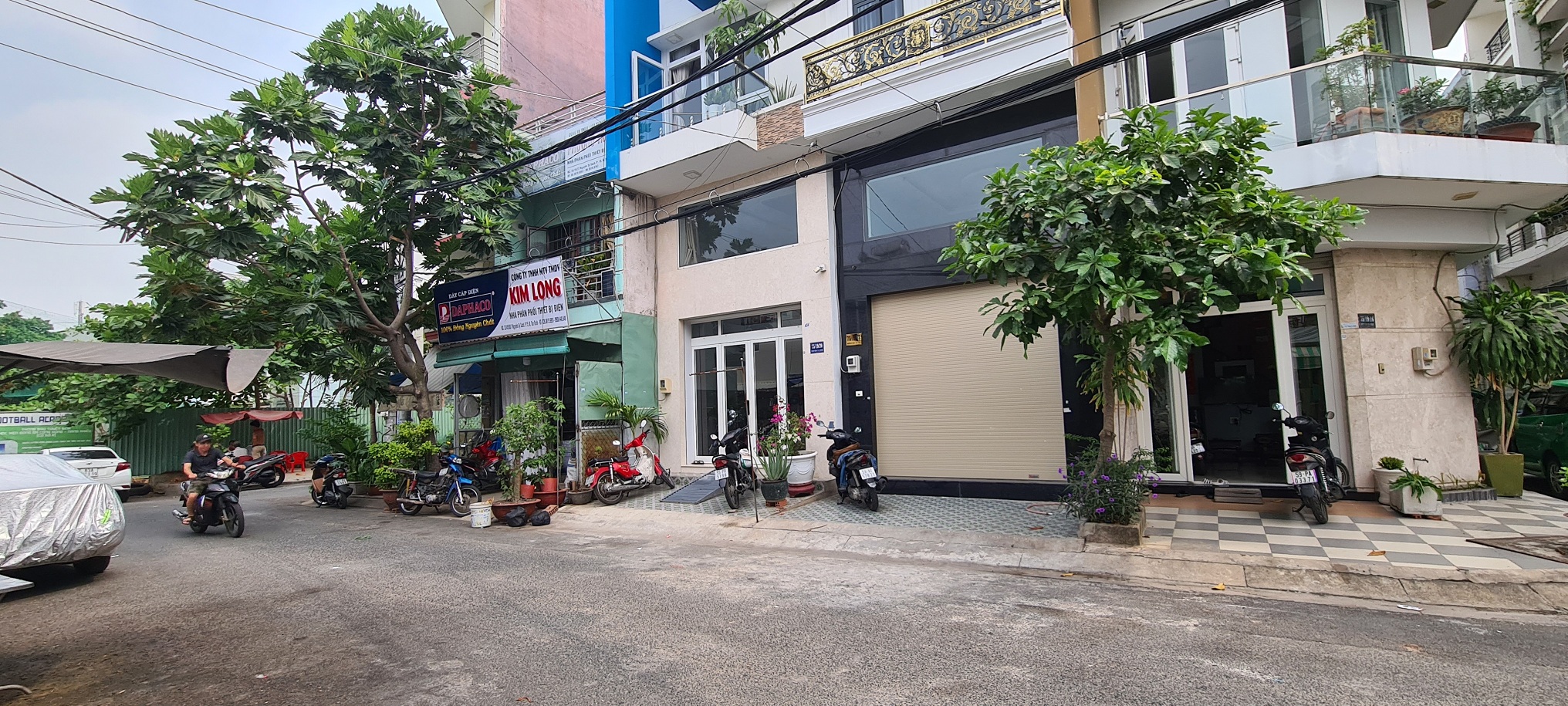 Nhà đẹp MT đường 208m² mới 100%, đang kẹt rẻ cũng bán 